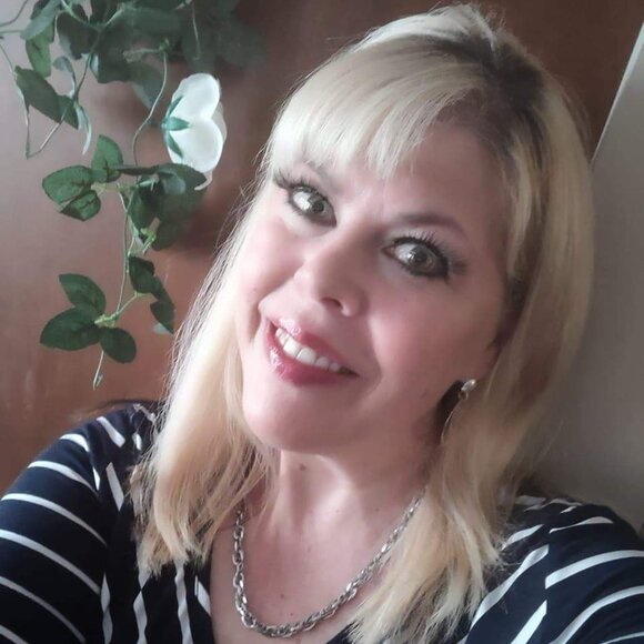 Meet your Posher, Jessica - Picture 1 of 1